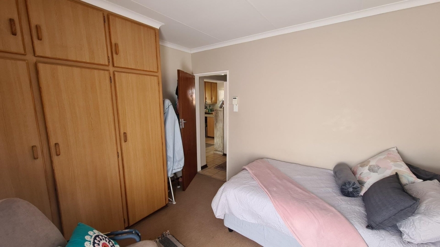 1 Bedroom Property for Sale in Kannoniers Park North West